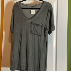 Gray pocket t shirt with detail! Size Large pit to pit 20 🩶NWT